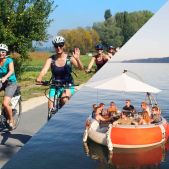 "Beauty And The Boat" geführte E-Bike Tour mit Grillboot Einkehr 